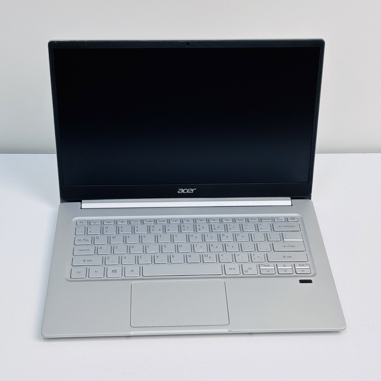 Acer Swift SF314-42/AMD Ryzen 7 4700U /14 inch FHD /  8GB RAM / 256GB SSD/ 512MB AMD Radeon Graphics