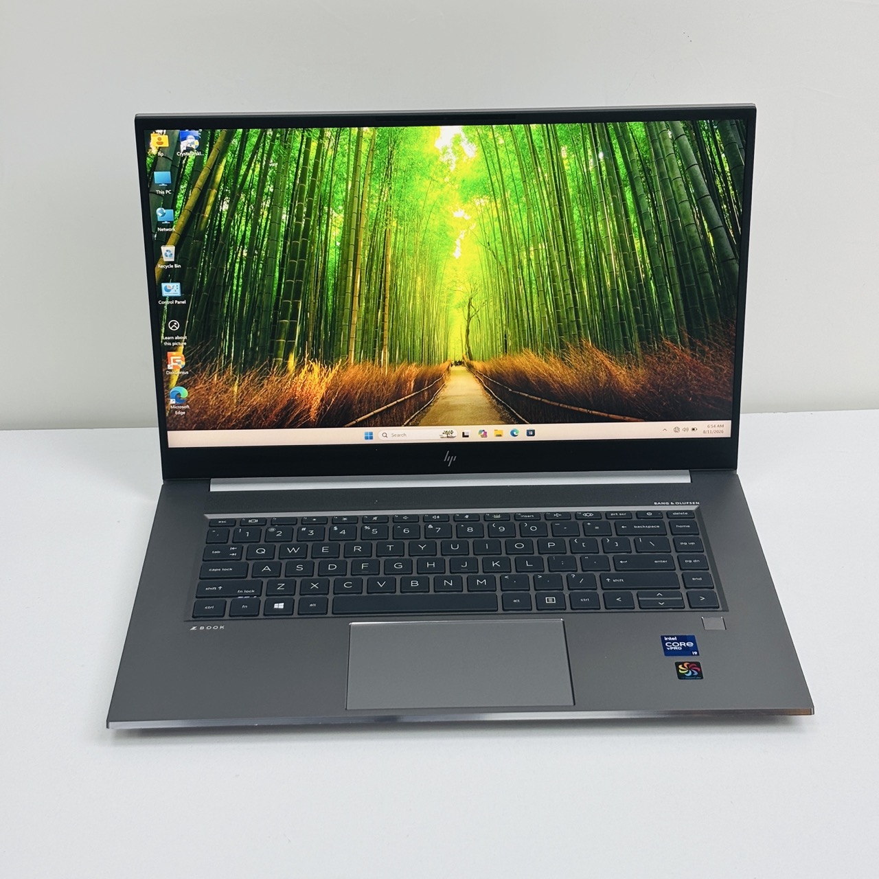 HP ZBook Studio G8– 11th Gen/ Intel Core i9-11950H/ 15.6 inch FND / 512GB SSD / 32GB RAM / 4GB NVIDIA RTX A2000 Graphics