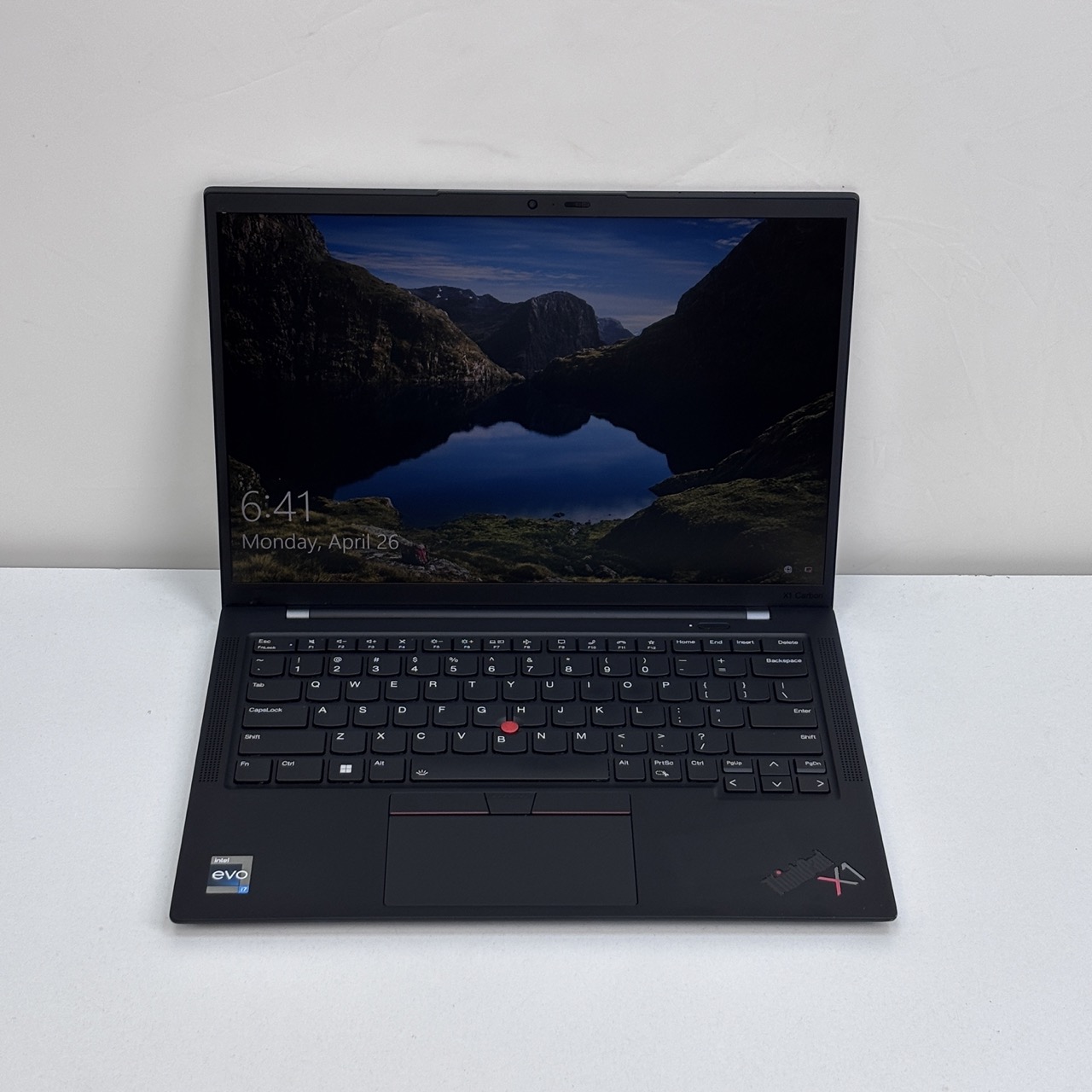 Lenovo X1 Carbon Gen 10-12th Gen  / Intel Core i7-1260P/ 14 inch FHD / 16GB RAM /512GB  SSD