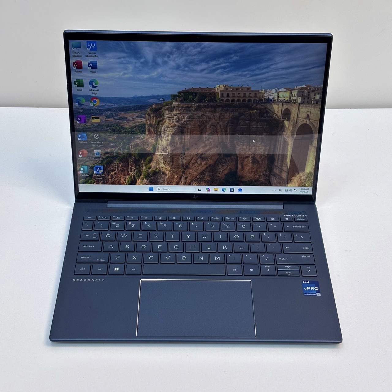 HP Dragonfly G4 (2023) Notebook / 13th Gen Intel Core i7-1365U / 13.5inch WUXGA+ / 512GB SSD / 16GB RAM / Shared Intel Iris Xe Graphics / Windows 11 / English Keyboard / Slate Blue / DFLYG4
