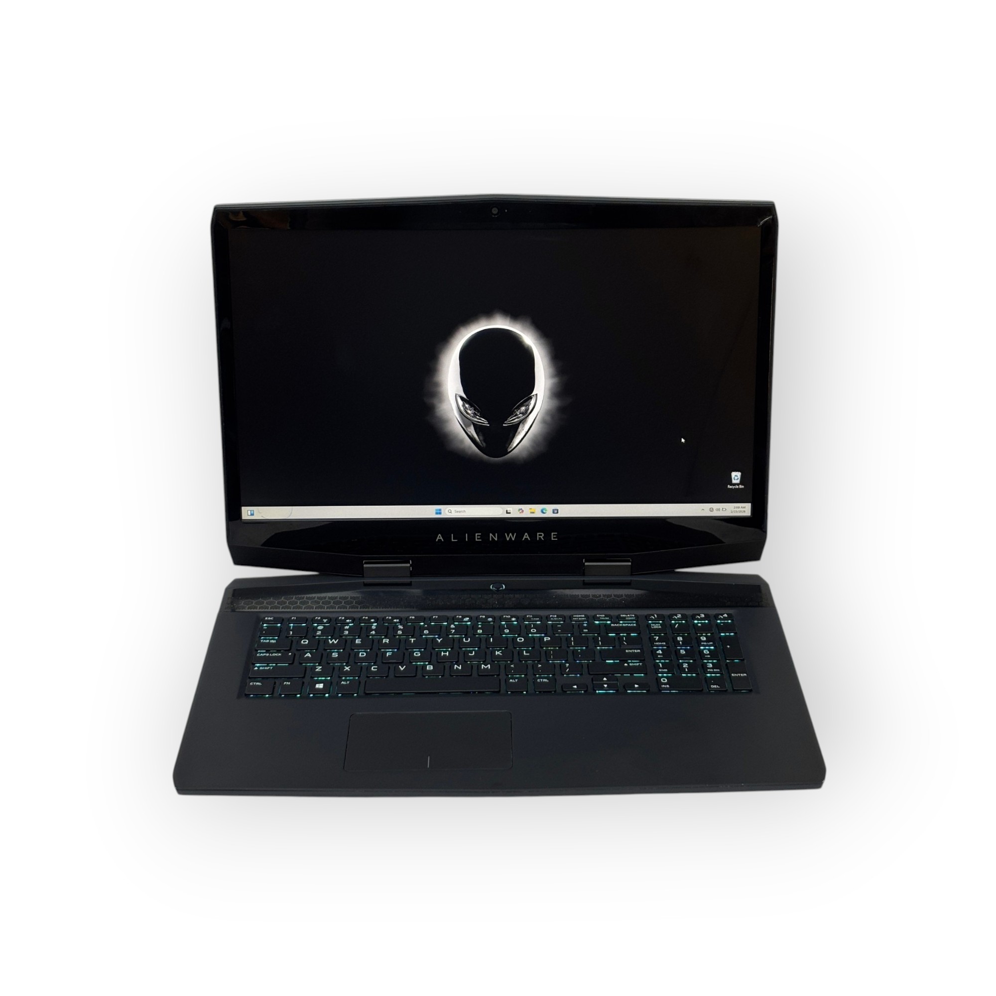 Dell Alienware m17 R1 Gaming Laptop / Intel Core i7-8750H / 8GB NVIDIA GeForce RTX 2070 / 17.3 inch / 16GB RAM / 512GB SSD / Silver